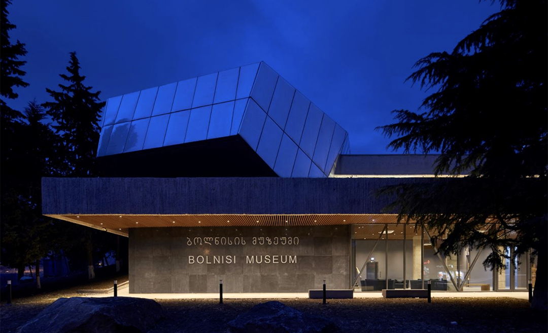 MUSÉE BOLNISI | Musée d’Histoire et Archéologie, Bolnisi (Géorgie) | 2017-2019 <h1 style="color: #ff0000;"><strong>Nominé pour le European Museum of the Year Award 2022</strong></h1>